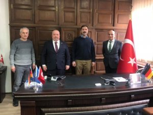 Yurt dışındaki Türk kökenli iş insanlarına moral desteği