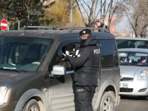 Polis kısıtlamanın sorunsuz sürmesi için yoğun mesai harcıyor