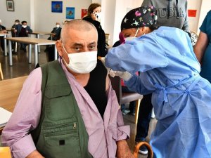 Sosyal yaşam kampüsünde ilk doz aşılar yapıldı
