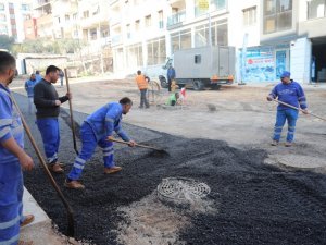 Bayraklı’ya 1 yılda 90 bin ton asfalt, 35 bin metrekare kilit parke