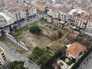 Antik şehirle modern şehir iç içe