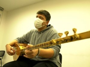 Zeytinburnu Kültür Sanat Merkezi’nde şan eğitimi aldı, konservatuarı kazandı