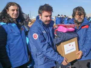 İdlib’de çamur içinde yaşayan aileler sıcak yuvaya kavuşuyor