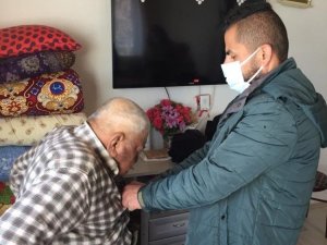 Tomarza da 65 yaş üstü vatandaşların evde aşılaması başladı