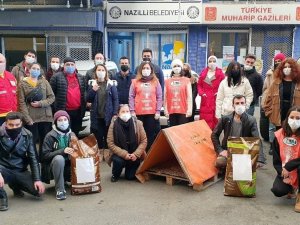 Nazillili hayvan severler sokak hayvanlarını unutmadı