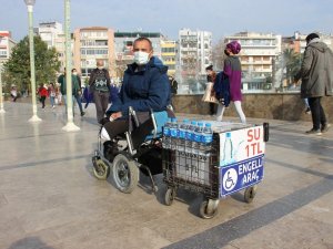Su satarak protez parası biriktiriyordu, şimdi yürümek için gün sayıyor