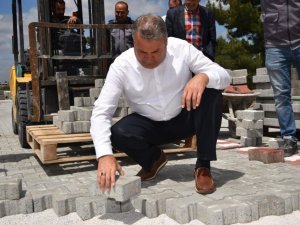 Yunusemre Belediyesi 150 bin metrekarelik parke taşı döşedi