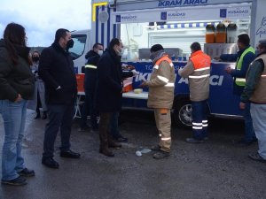Mobil İkram Aracı bu kez belediye personeline servis yaptı
