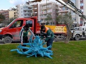 Kuşadası caddelerinde geri dönüştürülebilir malzemeler kullanılmaya başlandı