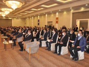 Vali Çiçek: “Aile kurumu sosyal medyadan çok ciddi bir saldırı altında”