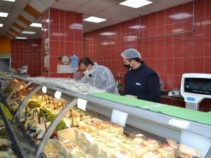 Sultanbeyli’deki gıda denetimlerinde 75 işletmeye 557 bin lira ceza kesildi