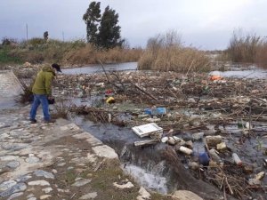 Büyük Menderes Nehri çöplüğe döndü, tehlike çanları çalıyor