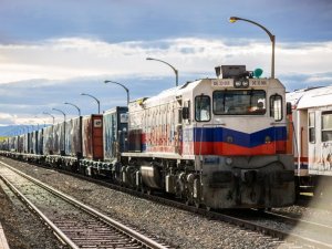 Türkiye ile İran taşımalarının 2021 yılında 1 milyon tona çıkarılması hedefleniyor