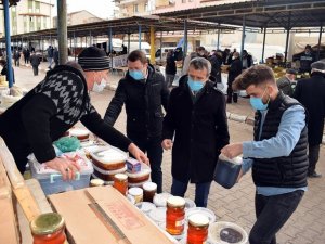 İscehisar’da belediye ekipleri pazarda hijyen denetimi yaptı
