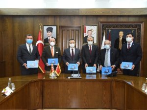 İhtiyaç sahibi öğrenciler için 180 adet tablet teslim edildi