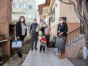 Kuşadası’nda yılın ilk " Hoş geldin bebek" ziyareti ikizlere yapıldı