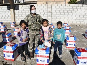 Türk Silahlı Kuvvetleri’nden Rasulaynlı ihtiyaç sahiplerine gıda yardımı