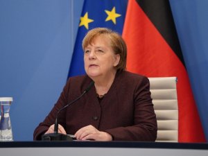 Merkel, Almanya’nın doğusu ile batısı arasındaki hayat koşullarını ele aldı