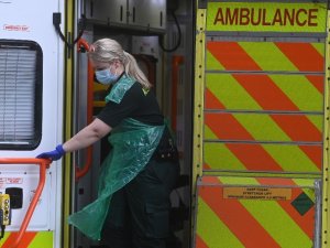 İngiltere’de Covid-19’a bağlı can kaybı 100 bini aştı