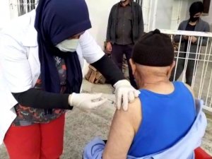 Osmaniye’de 80 yaş üzeri vatandaşlar aşılanıyor