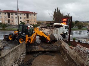 Söke’de sağanak yağış ve fırtına etkili oldu
