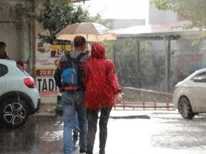 Aydın’da sağanak yağış etkili oluyor