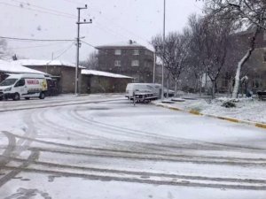 Silivri’de kar yağışı etkili oluyor