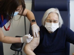 Covid-19 aşısında 80 yaş aşılaması başladı