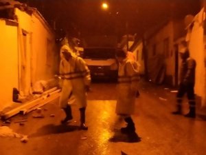 İzmir Büyükşehir Belediyesinden gece mesaisi