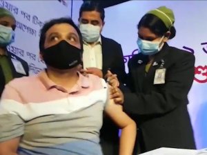 Bangladeş’te Covid-19 aşılaması başladı