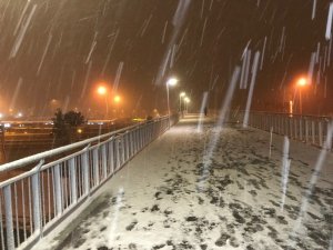 İstanbul’da kar yağışı akşam saatlerinde etkili oldu