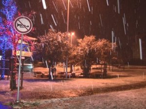 Sarıyer’de gece saatlerinde başlayan kar yağışı etkisini göstermeye başladı