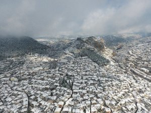 Muğla’nın tarihi evleri beyaz gelinlik giydi