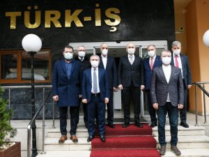 Bakan Karaismailoğlu: ”Bu ülke büyüyecekse, gelişecekse çalışanlarla birlikte gelişecek”