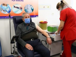 Covid-19 aşısında 75 yaş aşılaması başladı