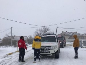 Karlı yolları aştılar, hastaya ulaştılar