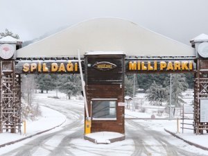 Manisa’nın Spil Dağı karla kaplandı