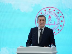 Bakan Selçuk ‘İlk Yardım Okulu Kahramanlar İş Başında’ kitabı tanıtımına katıldı