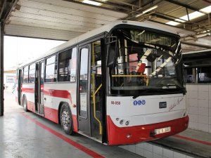 Yıpranan otobüsler tamir ve bakımla yeniliyor