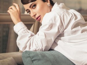 Tuğba Ünal, ’İzler Durur’ şarkısı ile 2021’e hızlı bir giriş yaptı