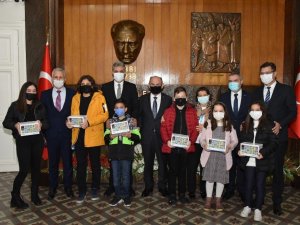 Elginkan Vakfı’ndan öğrencilere kitap seti