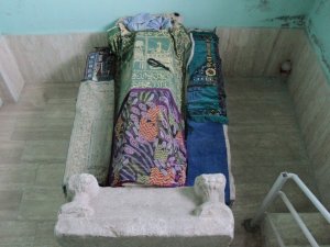 Yıkılma tehlikesiyle karşı kaşıya olan Karağaç Baba’nın türbesi yenileniyor