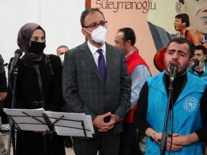 Bakan Kasapoğlu, Vanlı gençlerle buluştu