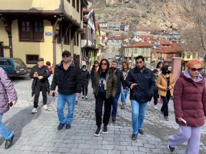 Ruslar bu hafta da Afyonkarahisar’ın tarihi sokaklarını boş bırakmadı