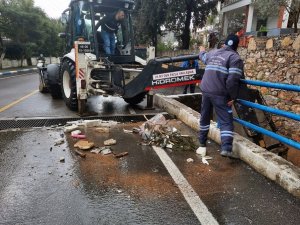 Büyükşehir ekipleri 52 olaya müdahale etti