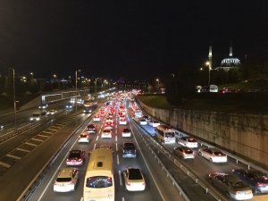 56 saatlik kısıtlama sonrası 15 Temmuz Şehitler Köprüsü’nde trafik yoğunluğu