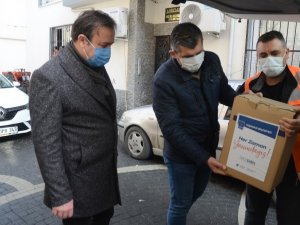 Kuşadası Belediyesi ihtiyaç sahibi vatandaşlara verdiği desteği sürdürüyor