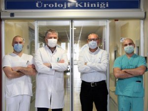 Türk Üroloji hekimleri, laparoskopik cerrahide dünyada bir ilki gerçekleştirdi