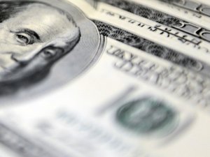 Dolar ve euroda serbest düşüş sürüyor