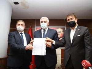 AK Parti İl Başkanı mazbatasını aldı